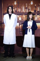 左から柳俊太郎、山下美月。