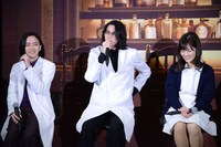 左から板垣李光人、柳俊太郎、山下美月。