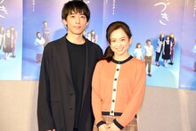 「みかづき」試写会にて、左から高橋一生、永作博美。