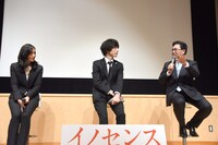左から川口春奈、坂口健太郎、弁護士の山谷光一郎氏。