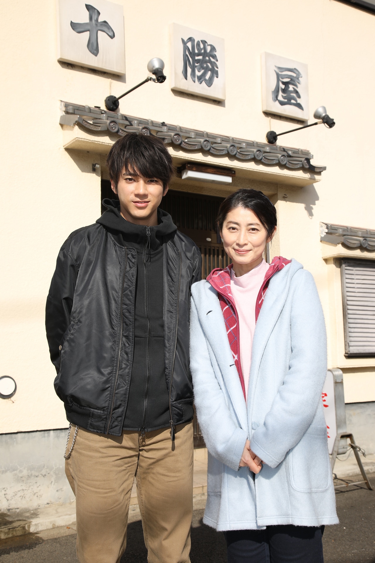 「イノセンス～冤罪弁護士～」追加キャスト。左から山田裕貴、仙道敦子。
