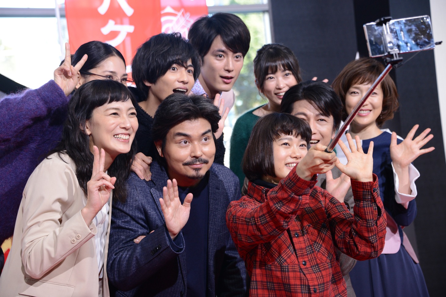 「ハケン占い師アタル」制作発表記者会見の様子。