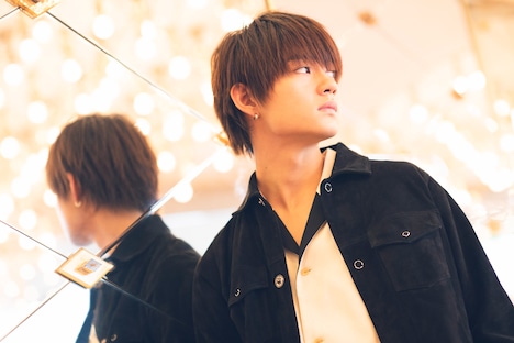 「佐野勇斗カレンダー2019.4-2020.3」限定版の表紙。