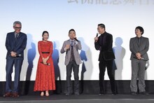 「しゃべることに全神経集中させてるから！」と声を張る柳沢慎吾（中央）。