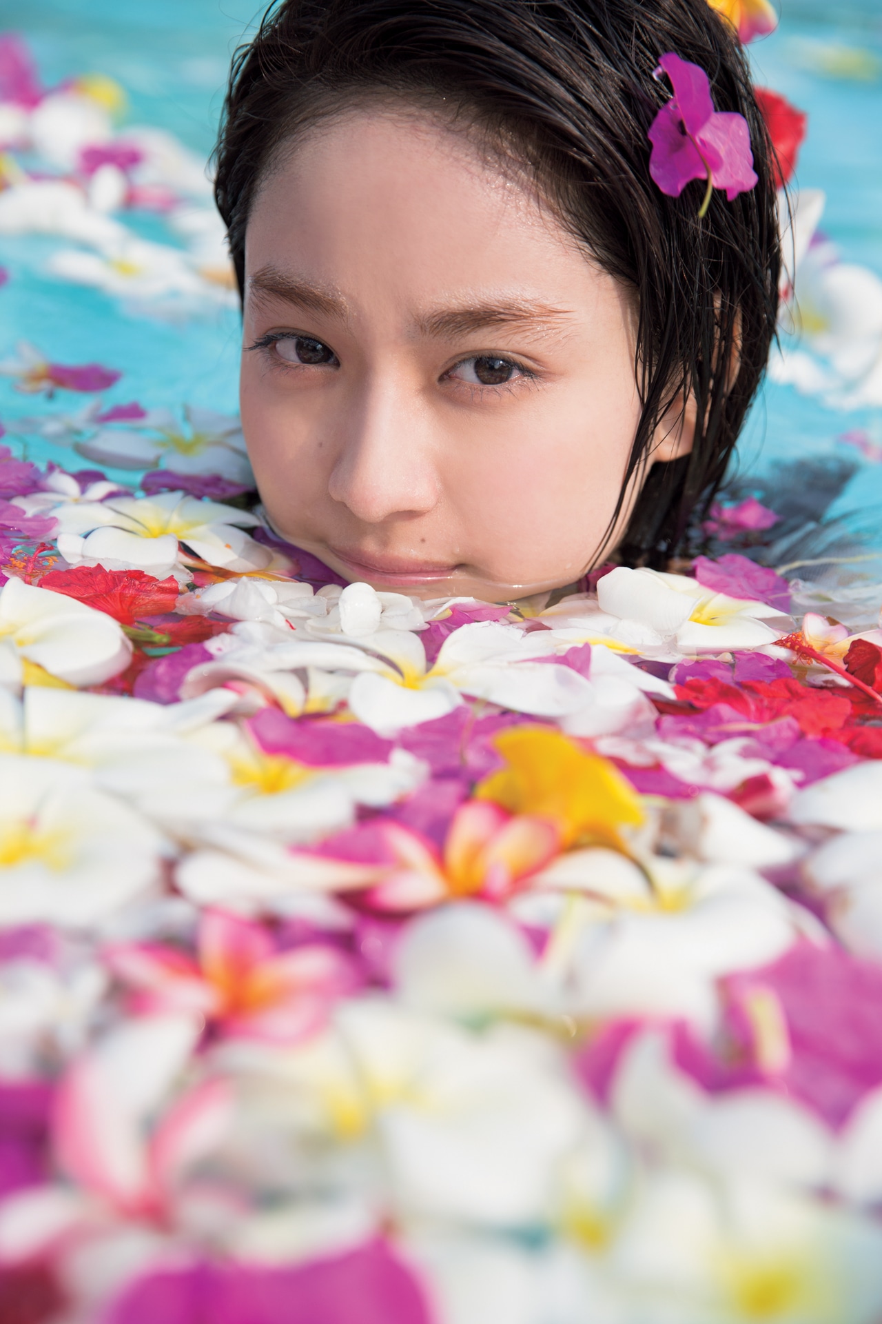 「平祐奈CALENDAR 2019.04-2020.03」（東京ニュース通信社刊）