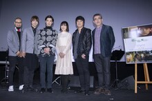 「君から目が離せない ～Eyes On You～」公開初日イベントの様子。左から渡部龍平、中村優一、秋沢健太朗、真田麻垂美、山崎まさよし、篠原哲雄。