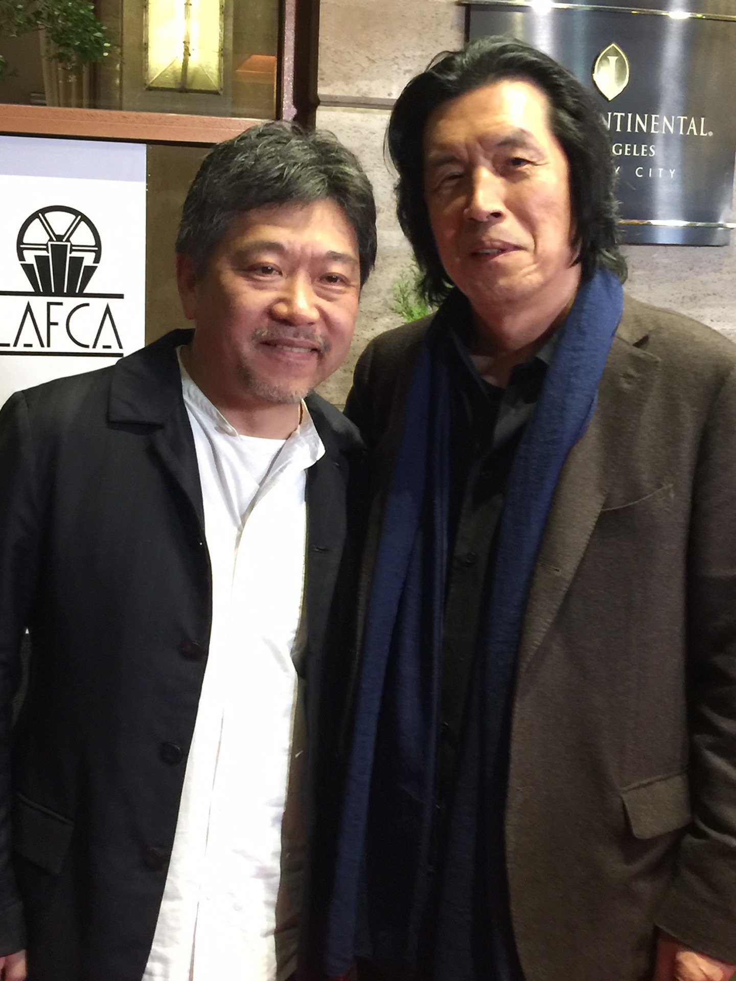 左から是枝裕和、イ・チャンドン。
