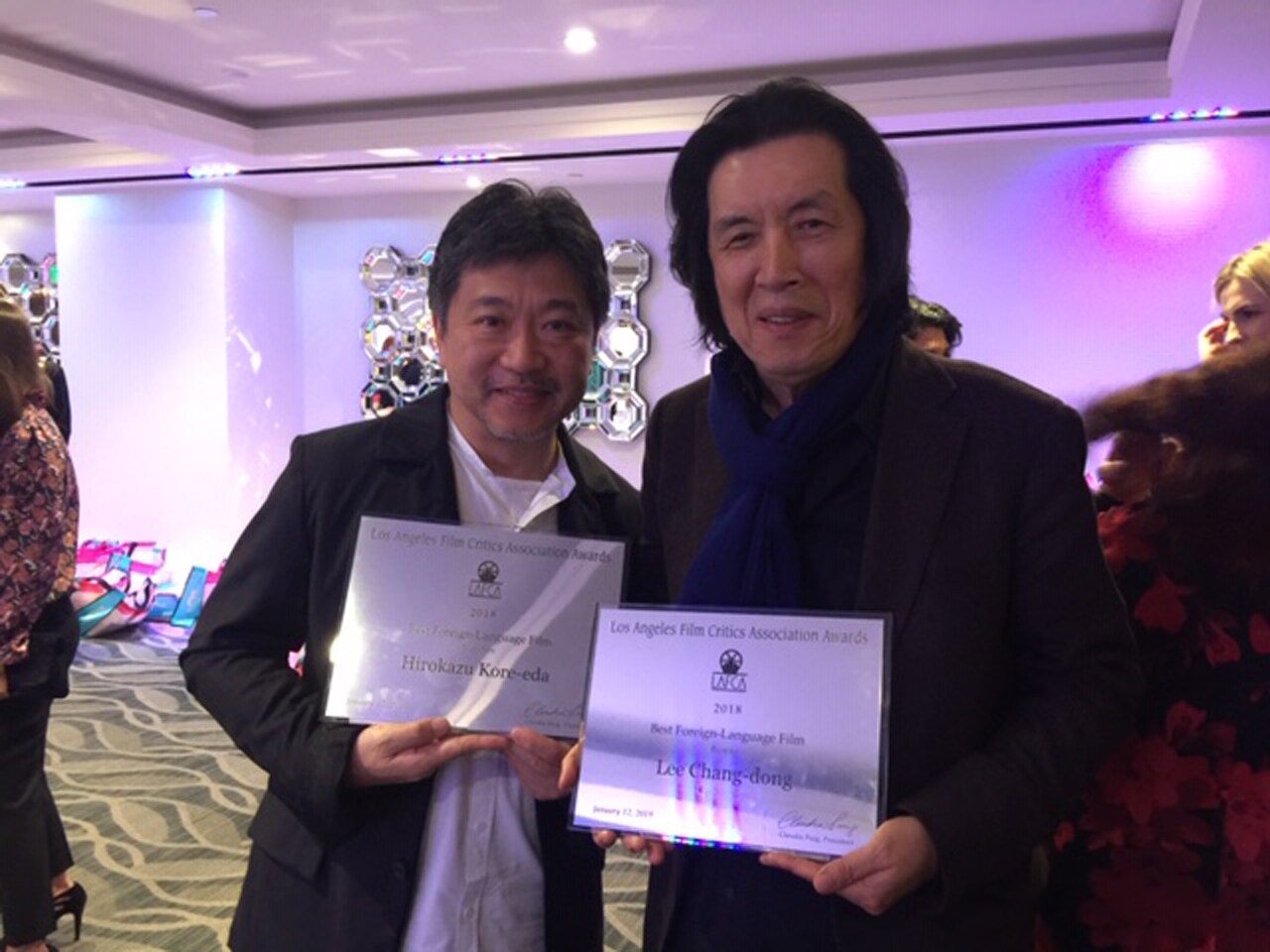 左から是枝裕和、イ・チャンドン。