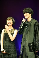 左から門脇麦、寛一郎。