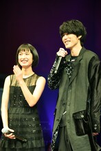 左から門脇麦、寛一郎。