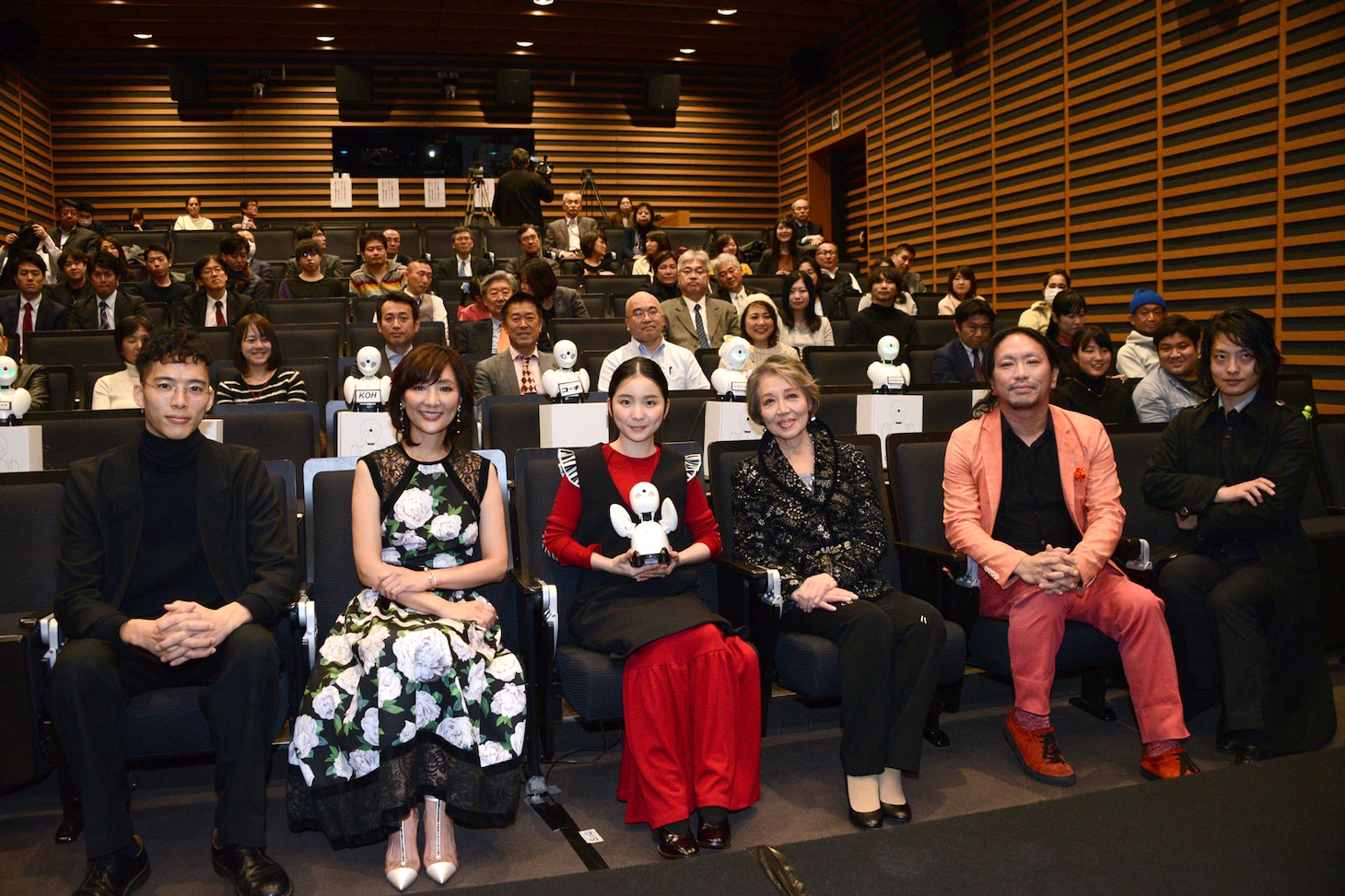 「あまのがわ」完成披露試写会の様子。前列左から柳喬之、生田智子、福地桃子、水野久美、古新舜、吉藤オリィ。
