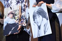 左から幼少期の飯島寛騎、昔の富田靖子。