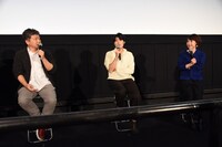 左から是枝裕和、広瀬奈々子、西川美和。