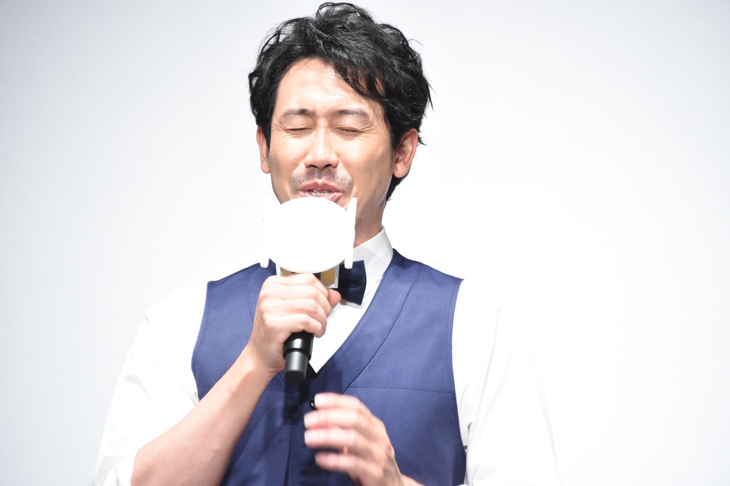 進行台本のセリフを忘れてしまった大泉洋。