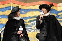 左から森永悠希、野村周平。