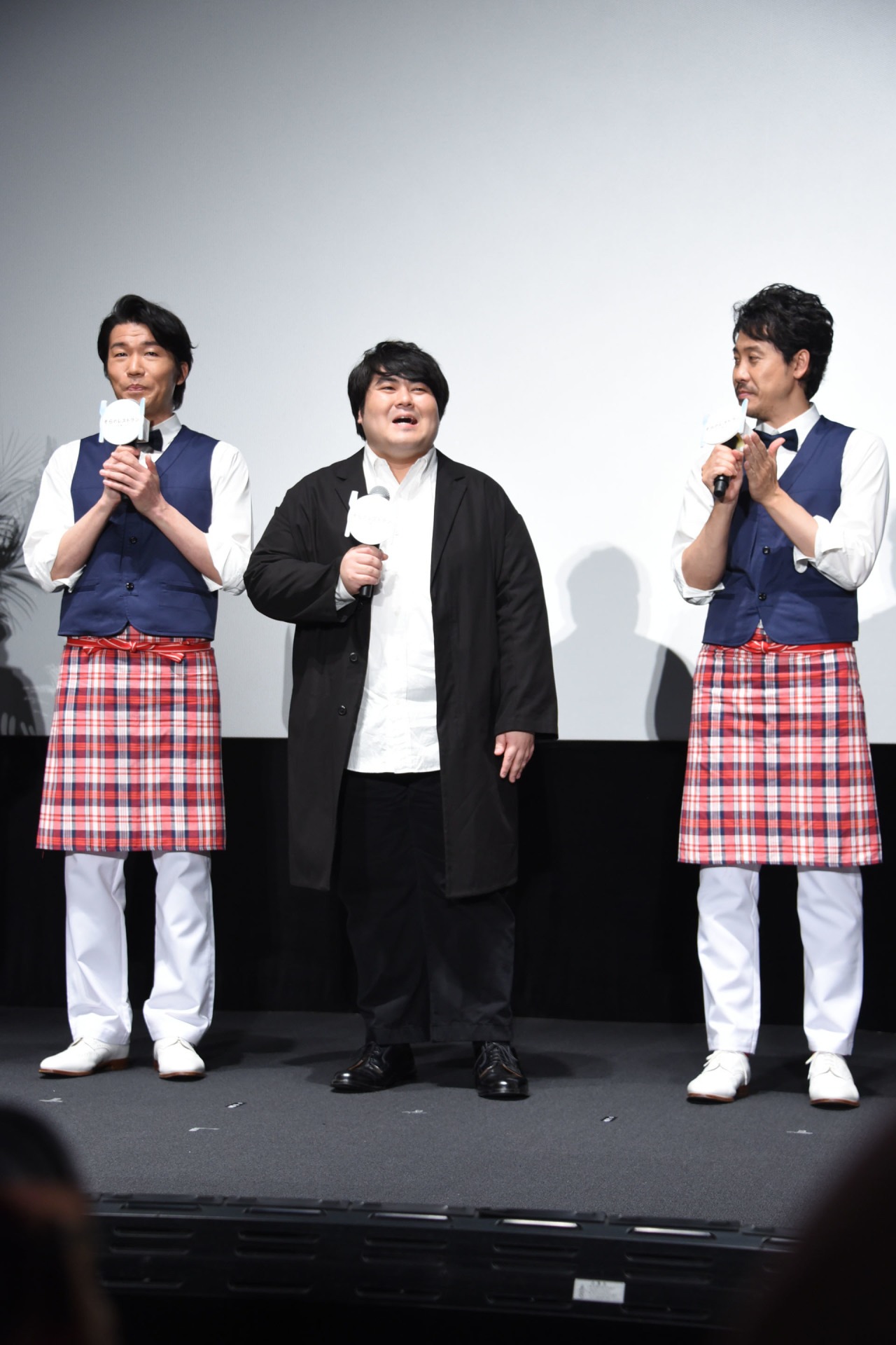 左から高橋努、澤部渡、大泉洋。