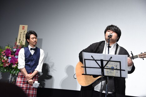 左から大泉洋、澤部渡。