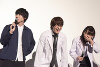 左から桜田通、西銘駿、浅川梨奈。