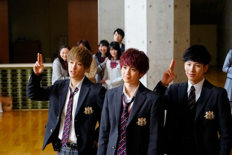 映画「PRINCE OF LEGEND」より。左から藤原樹演じる日浦海司、吉野北人演じる天堂光輝、長谷川慎演じる小田島陸。