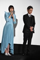 左から長澤まさみ、渡部篤郎。