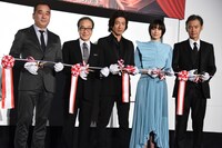 「マスカレード・ホテル」初日舞台挨拶の様子。