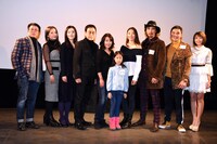 「LENS」舞台挨拶にて、左からウォン・ウェー、バロニア・チャウ、久保寺淳、山内としお、土屋貴子、ホー・リン、ココア・チョウ、ジヤッチー・チャオー、ジョセ・ホー、ケイ。