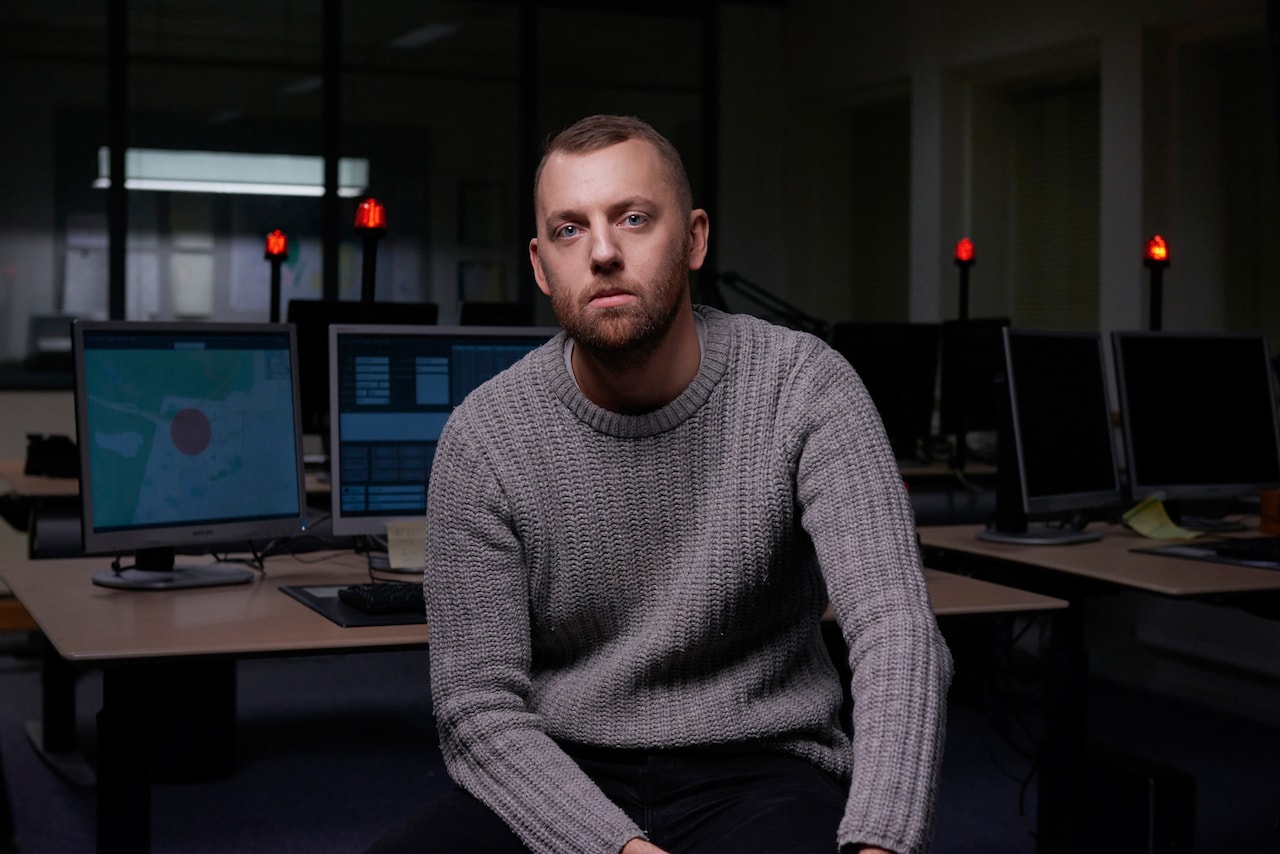 音だけで誘拐事件に挑む「THE GUILTY」監督、9.11の電話音声から着想得たと明かす