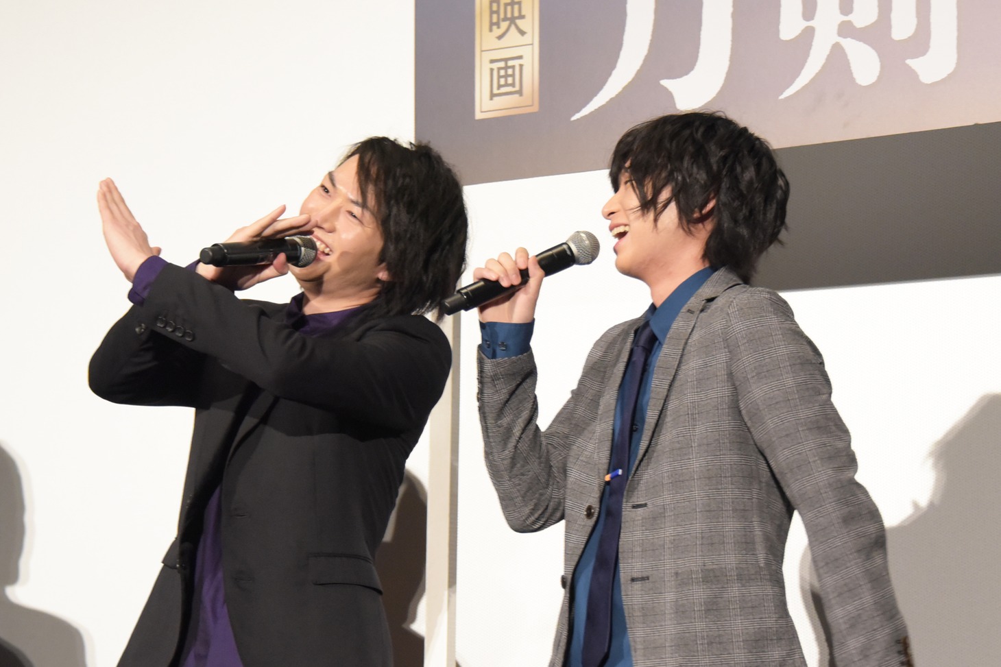 「映画刀剣乱舞」初日舞台挨拶の様子。