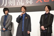 左から荒牧慶彦、鈴木拡樹、北村諒。