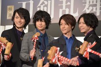 左から和田雅成、荒牧慶彦、鈴木拡樹、北村諒。