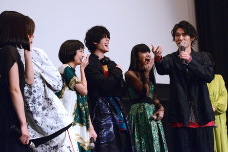 二宮監督にラップを無茶ぶりされたエピソードを披露する篠原悠伸（右）。