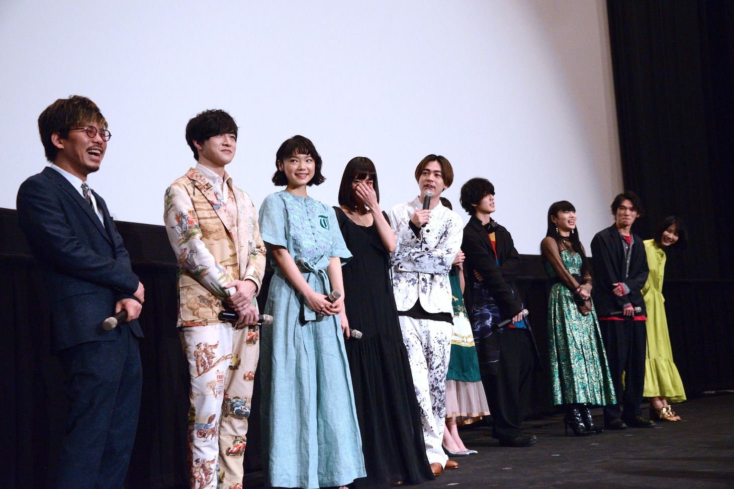 「チワワちゃん」公開記念舞台挨拶の様子。