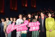 「チワワちゃん」公開記念舞台挨拶にて、左から二宮健、上遠野太洸、古川琴音、吉田志織、成田凌、門脇麦、寛一郎、仲万美、篠原悠伸、松本穂香。