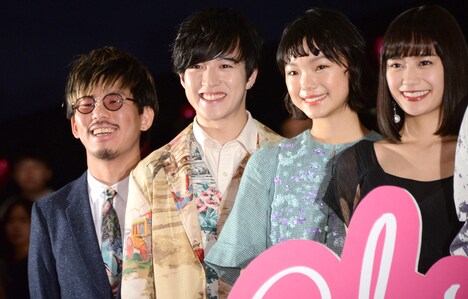 左から二宮健、上遠野太洸、古川琴音、吉田志織。