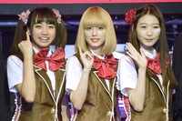 左から坂ノ上茜、松田るか、岡本夏美。