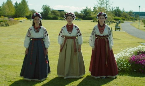 「たちあがる女」