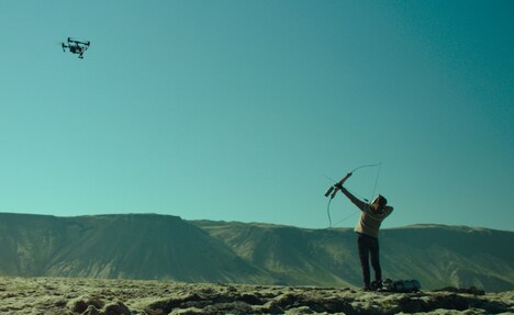 「たちあがる女」