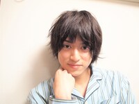 外役の眞嶋秀斗。