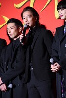 佐藤健（中央）