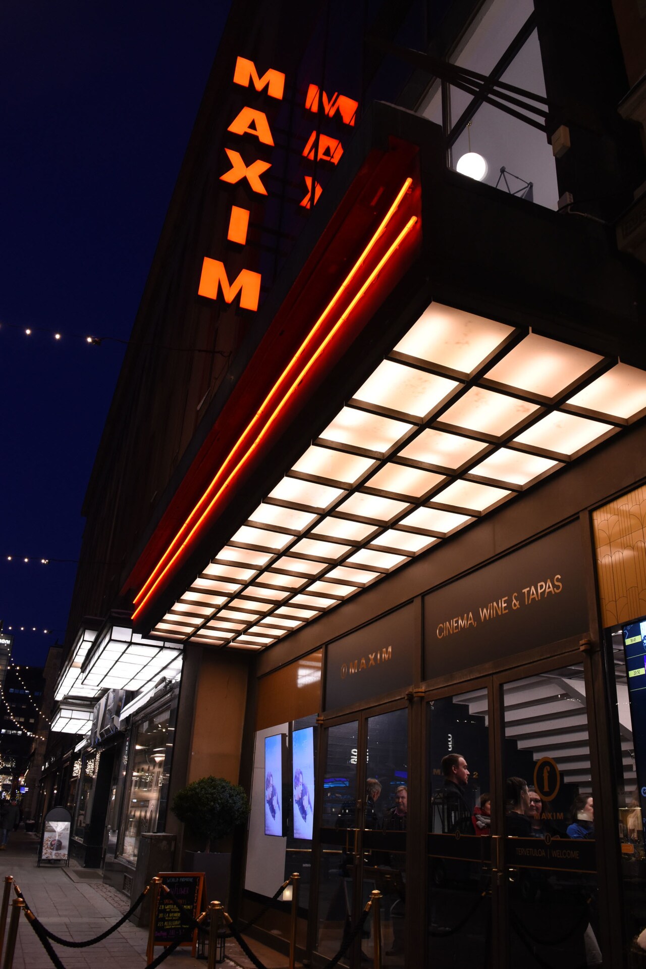 「雪の華」ヘルシンキプレミア会場のマキシマ。