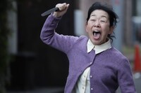 「JOKER×FACE」より、梅沢昌代演じる老婆。