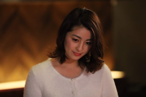 「JOKER×FACE」より、柳ゆり菜演じる由美。