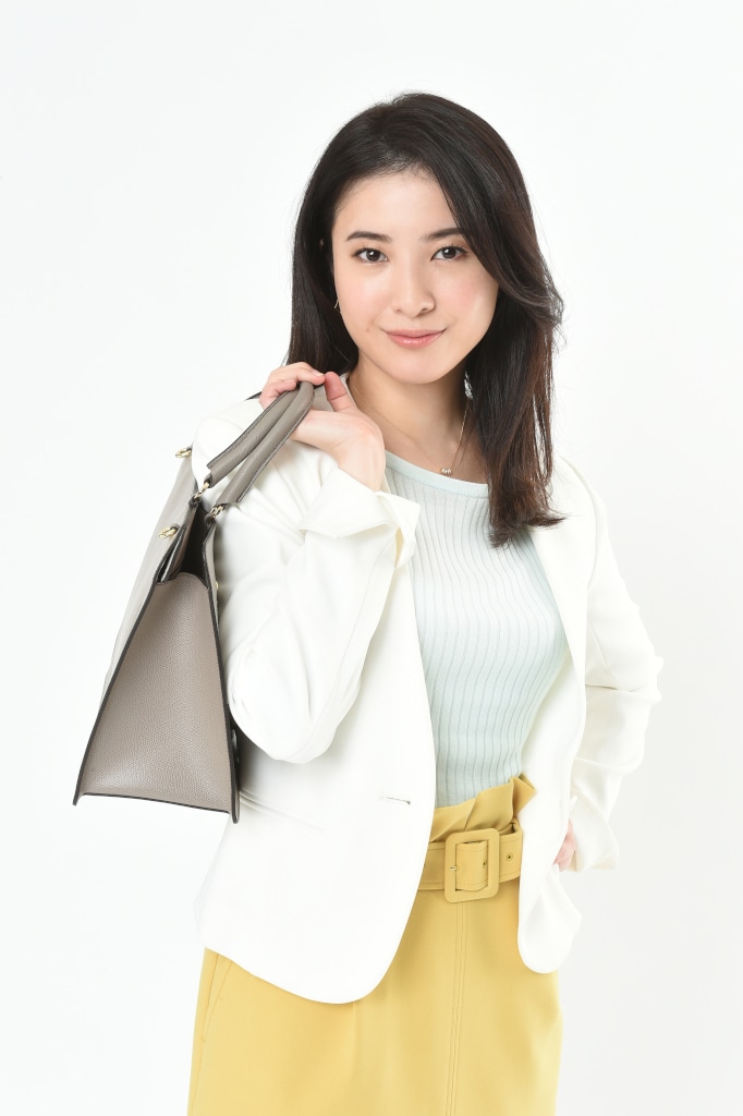 東山結衣を演じる吉高由里子。(c)TBS