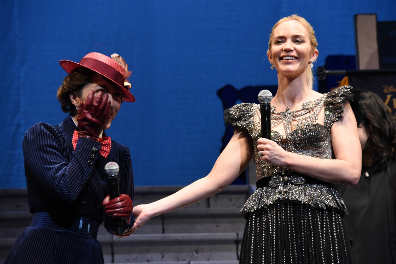 エミリー・ブラント初来日！メリー・ポピンズとの共通点問われ