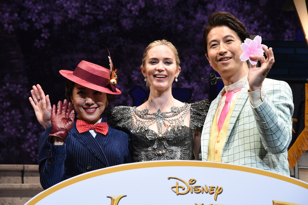 セール中…エミリー・ブラント直筆サイン入り2Lサイズ写真‥メリー