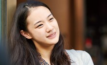 「長いお別れ」より、蒼井優演じる東芙美。