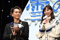 左から登坂広臣、中条あやみ。