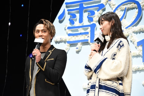 左から登坂広臣、中条あやみ。