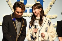 左から登坂広臣、中条あやみ。