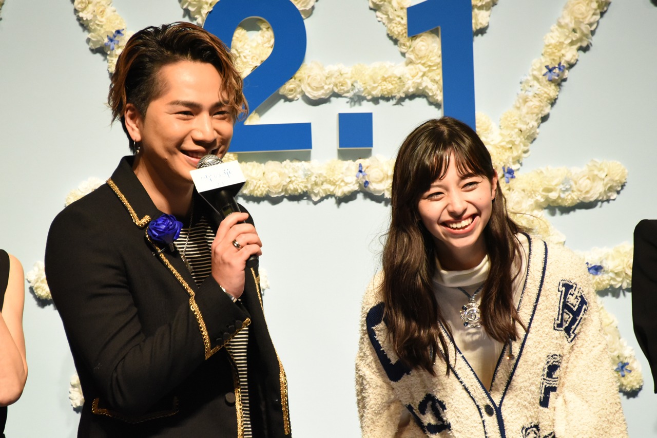 左から登坂広臣、中条あやみ。
